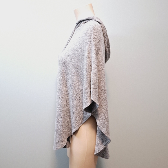 2️⃣9️⃣/4️⃣ Aerie summer cape with hood - Picture 3 of 6